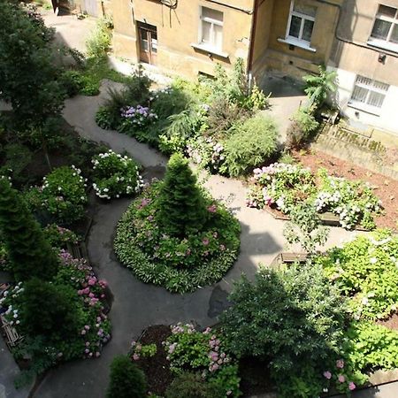 Spacious Elegance In The Heart Of Old Town Praha Bagian luar foto