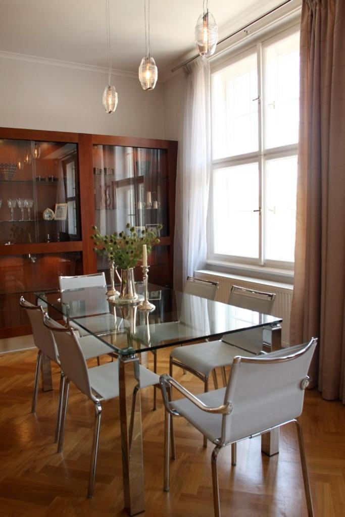Spacious Elegance In The Heart Of Old Town Praha Bagian luar foto