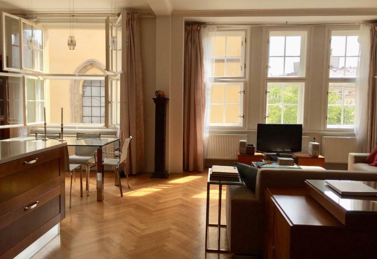 Spacious Elegance In The Heart Of Old Town Praha Bagian luar foto