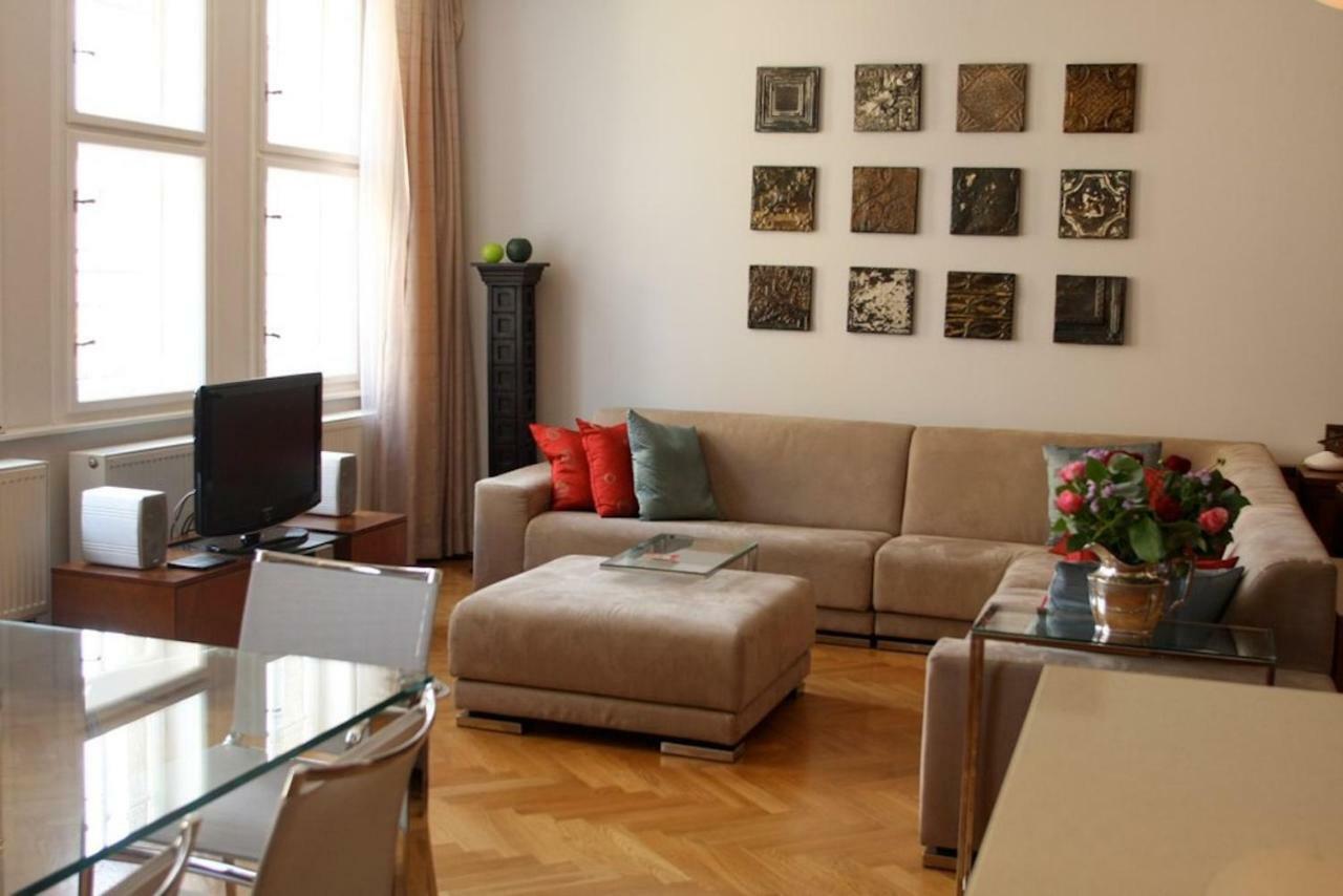 Spacious Elegance In The Heart Of Old Town Praha Bagian luar foto