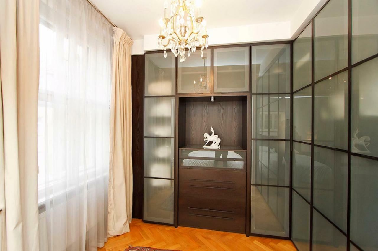 Spacious Elegance In The Heart Of Old Town Praha Bagian luar foto
