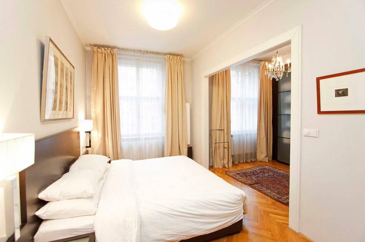 Spacious Elegance In The Heart Of Old Town Praha Bagian luar foto