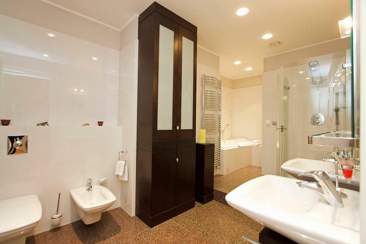 Spacious Elegance In The Heart Of Old Town Praha Bagian luar foto