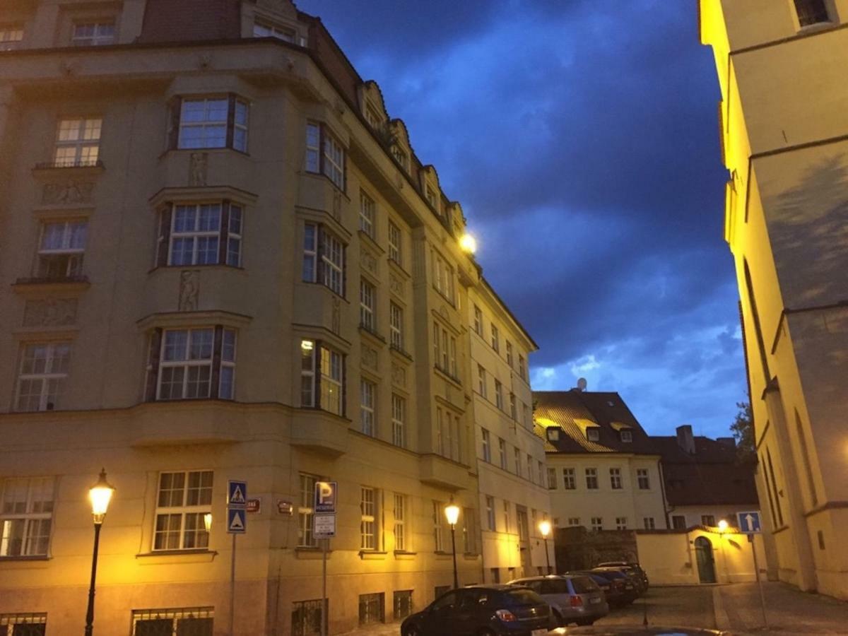 Spacious Elegance In The Heart Of Old Town Praha Bagian luar foto